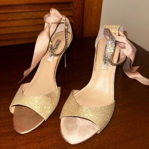 Nina “Vinnie” Heels